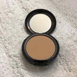 Mac studio fix powder. NC35